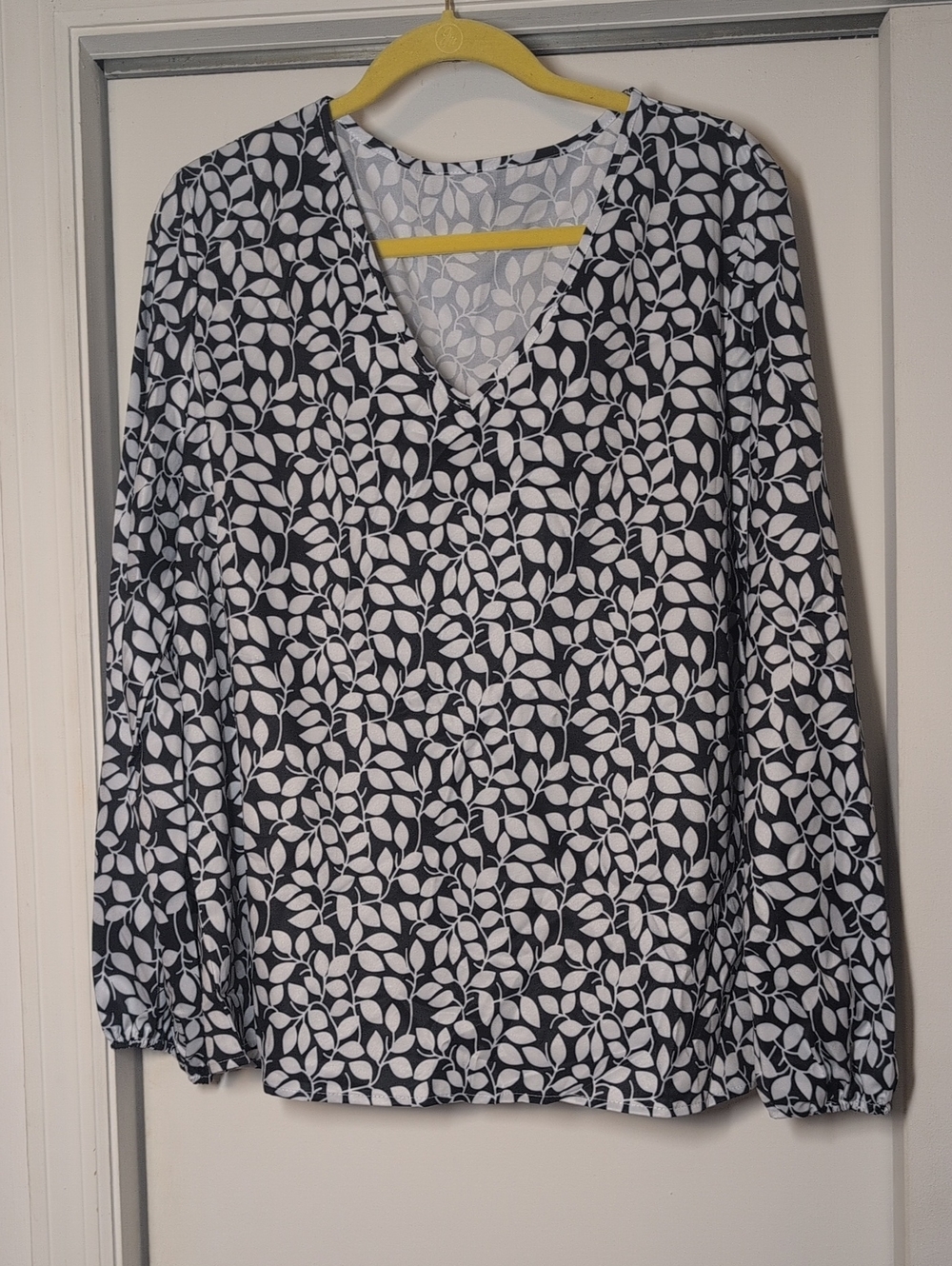 NWT Shein Elegant Black and White Leaf Print Women's Top Size XL 12